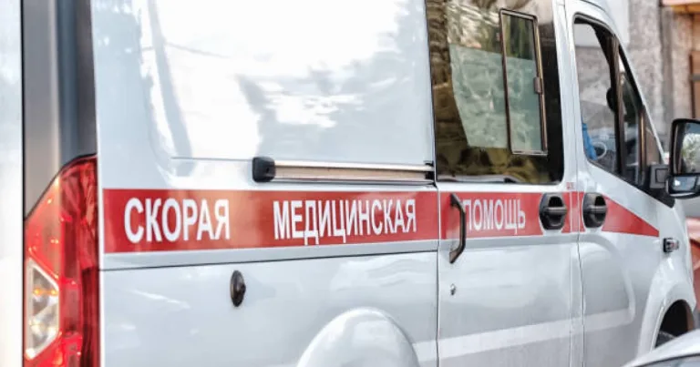 Астанада екі жасар бала бесінші қабаттың терезесінен құлап кетті