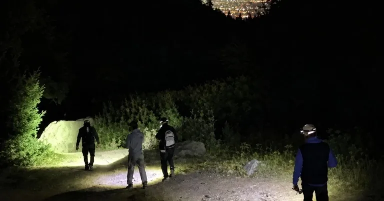 Алматы облысында таудан өздігінен түсе алмаған екі жасөспірім құтқарылды